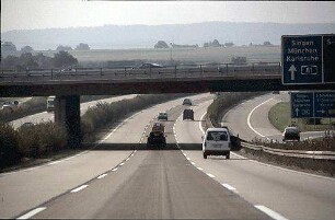 [Brücke Süd von Norden (Hauptfahrbahn)]