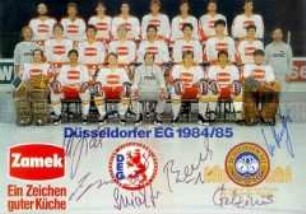 Mannschaftsbild der Eishockeymannschaft Düsseldorfer EG mit den Autographen einiger Spieler