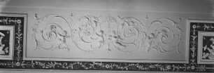 Ornamente und arkadische Szenen