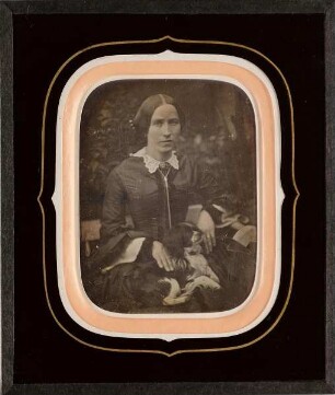 Frau Raynal mit ihrem Hund