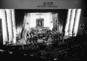 Bukarest: Aro, Feier zu Hitlers Geburtstag