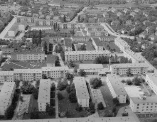 Luftaufnahme, Blick von Osten auf das Notaufnahmelager Marienfelde. Berlin-Marienfelde, Marienfelder Allee