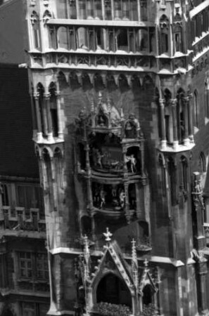 München: Männlelaufen [Glockenspiel] an der Rathausuhr