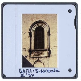 Bari, S. Nicola : Ostfassade, Fenster
