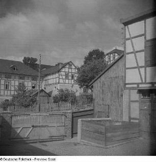 Blick auf Fachwerkhäuser in einem Dorf