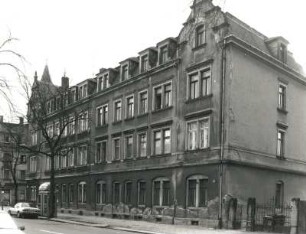 Dresden-Pieschen, Trachenberger Straße 65/Maxim-Gorki-Straße 55. Doppelwohnhaus (um 1890). Straßenansicht (Maxim-Gorki-Straße)
