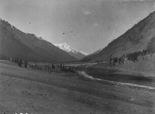 Flusstal : Ein Flusstal im Tian Shan Hochgebirge