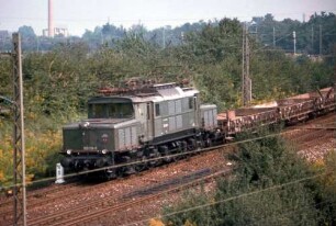 Stuttgart-Stammheim Abzweig Lok 193 010 Bauzug