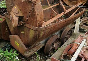 Niedriger Muldenförderwagen