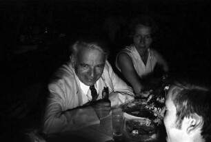 24. Tagung 1974 Chemiker; Studentenabend mit den Nobelpreisträgern: Tisch mit Gerhard Herzberg und Frau Herzberg