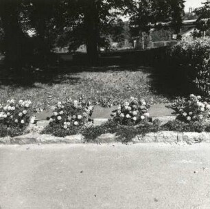 Auerbach. Ehrenmal für die gefallenen Helden der Sowjetarmee (1974). Urnengräber