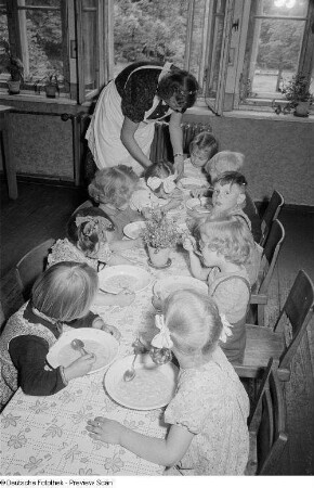 Kinder beim Essen