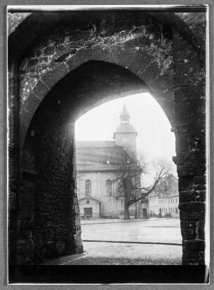 Die kleine Marienkirche in Naumburg vom Marientor aus
