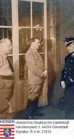 Frankfurt am Main, 1933 Febr. 23 / NS-Kundgebung in der Festhalle / Gruppenaufn., v.l.n.r.: Jakob Sprenger (1884-1945) und Adolf Hitler (1889-1945)