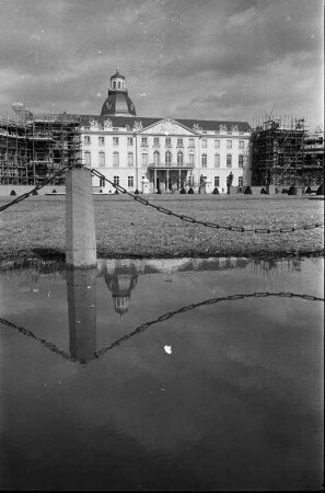 Überschwemmung am Schloßplatz wegen Tauwetter.