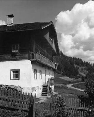 Heinfels-Panzendorf. Bauernhaus. Talseite