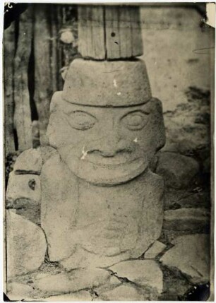 Steinstatue der San-Agustín-Kultur, Kolumbien [Kolumbien . Mystische Steinfiguren aus der San-Agustin-Kultur]