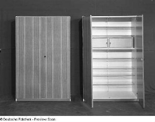 Schrank : Schulmöbel. Zwei Schränke (1972)