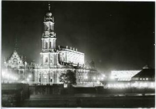 Dresden. Katholische Hofkirche bei Nacht