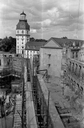 Wiederaufbau des Westflügels des Karlsruher Schlosses.