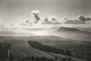 Sächsische Schweiz. Blick bei Talnebel vom Kleinen Bärenstein nach Südost