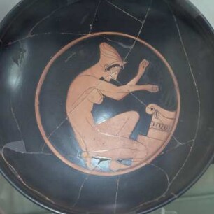 Athen. Agorá-Museum. Chairias-Maler: Hetäre an Altar, P24102, um 500. Brunnenschacht südlich der Attalus-Stoa