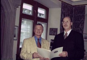 Freiburg im Breisgau: Sigurd Quedrow erhält von Sven von Ungern-Sternberg das Bundesverdienstkreuz