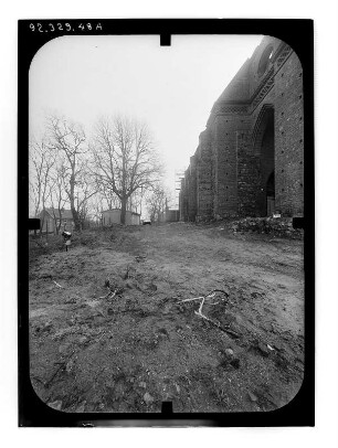 Müncheberg. Ruine der Stadtpfarrkirche St. Marien (Restaurierung 1991-1996). Teilansicht von Südost