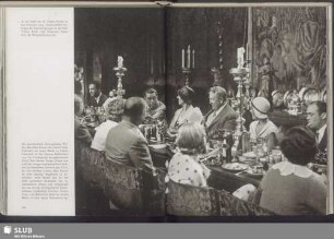 Der amerikanische Zeitungskönig William Randoplh Hearst mit Gästen beim Frühstücken