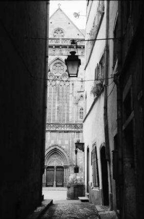 Colmar: Gasse mit Durchblick zum Münster
