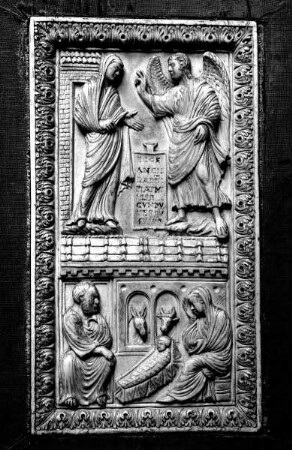 Evangeliar aus dem Bamberger Domschatz — Hinterdeckel mit einem Elfenbeinrelief — Verkündigung und Geburt Christi