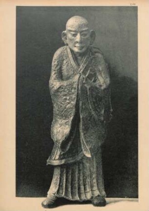 CJH [Statuette de pretre, en poterie]
