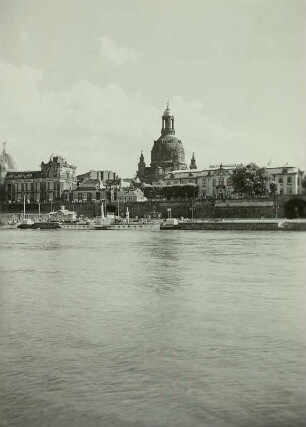 Dresden, Blick über die Elbe zur Frauenkirche