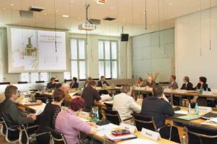 Neuer Sächsischer Landtag, Bibliothekskonzeption für das Bildungsland Sachsen : Vorstellung der "Bibliothekskonzeption für das Bildungsland Sachsen" im Sächsischen Landtag, 8. Mai 2008. Konzeption Prof. Dr. Thomas Bürger, Generaldirektor Sächsische Landesbibliothek – Staats- und Universitätsbibliothek Dresden (SLUB). Sitzung im Fraktionsberatungssaal