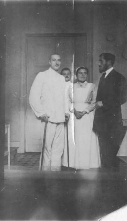 Erster Weltkrieg - Im Lazarett. Schwester, Ärzte und Patient