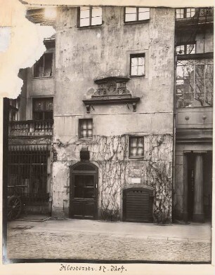 Wohnhaus Klosterstraße 87, Berlin-Mitte: Detail (aus: Julius Kohte, Alt-Berlin, Bauwerke in Berlin und Charlottenburg, aufgenommen 1907-1914)