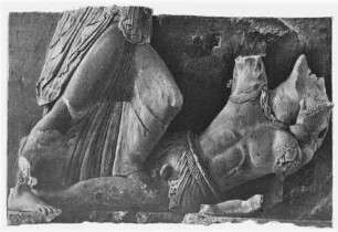 spätarchaisches Metopenrelief vom Tempel F in Selinunt: Athena im Gigantenkampf