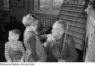 Mädchen bei Sprechübungen
