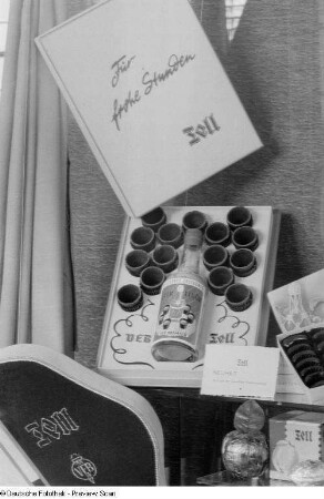 Messestand des VEB Tell (VEB Dresdner Süßwarenfabriken "Elbflorenz")