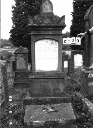 Grabstein 2139 (Index: 100097106) Maße HxBxT: 202x56x23 cm: Grabstein 2139