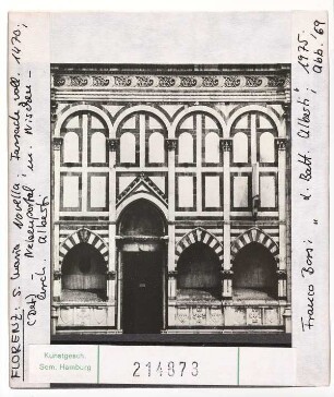 Florenz: S.Maria Novella, Fassade 1470, Nebenportal und Nischen. Alberti
