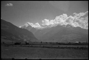 Zell am See: Landschaft im Pinzgau mit Tauernkette bei Zell am See