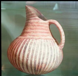 Iraklion. Archäologisches Museum I3. Schnabelkanne, 2500 v. Chr. Agios Onufrios-Stil, FMI