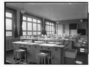 Schule Bergedorf [Luisenschule] (Hamburg-Bergedorf): Chemiesaal : SchumacherWV Nr. 296
