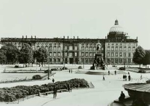Berlin, Schloss, Ansicht vom Lustgarten aus