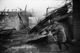 Brand in einer Lagerhalle der Wäscherei und Färberei Friedrich Schorpp.