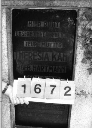 Grabstein 1672 [Hahn S. 114 Grab-Nr. 2539]: Grabstein 1672 (Detailaufnahme 1) [Hahn S. 114 Grab-Nr. 2539]