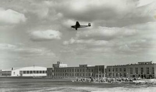 Flughafen, Dresden-Klotzsche, Blick auf Flugzeughalle und Abfertigungsgebäude