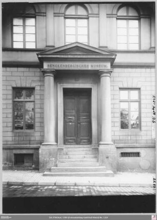 Senckenbergmuseum: Eingang Bleichstraße