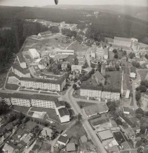 Zentrum von Oberhof : Bebauung um die Evangelische Christuskirche; Blickrichtung Westen